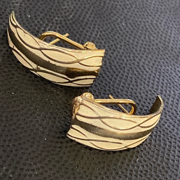 Vintage 80’s Gold tone with cream enamel clipon pierced Earrings - Picture 2 of 6